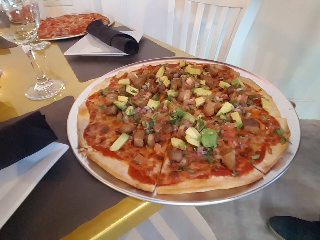 Chifrijo | restaurant | 242 N Main St, Ansonia, CT 06401, USA | 2035165494 OR +1 203-516-5494