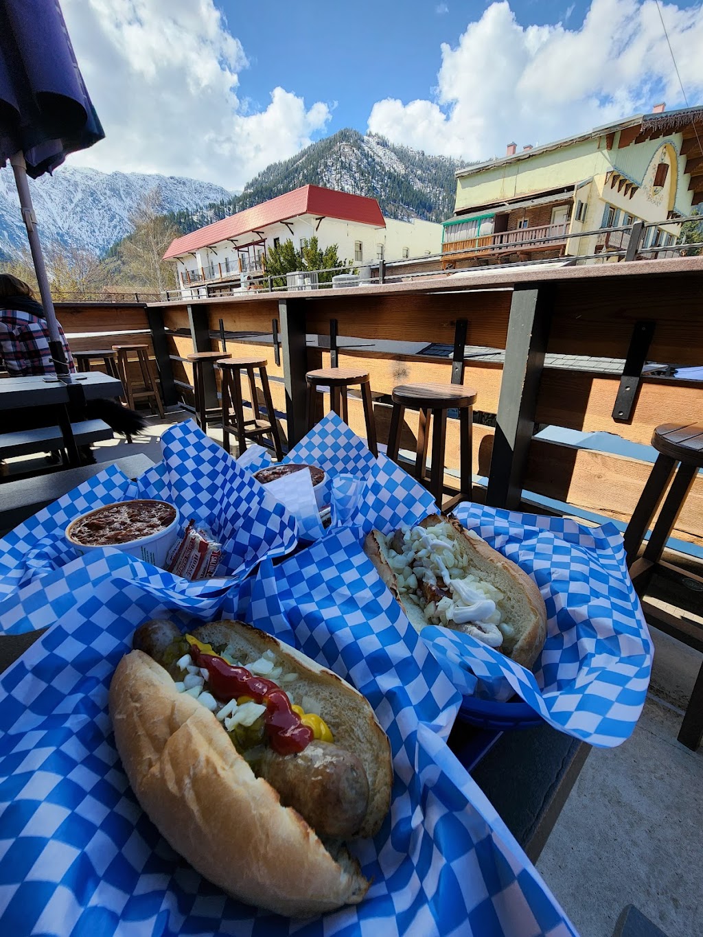 Yodelin broth company and beer garden | restaurant | 633 Front St #1346, Leavenworth, WA 98826, USA | 5098884555 OR +1 509-888-4555