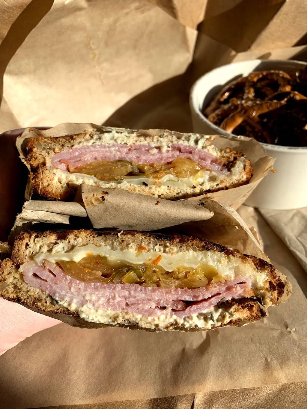 Spoken Cafe | cafe | 1812 W Montrose Ave, Chicago, IL 60613, USA | 7737692000 OR +1 773-769-2000