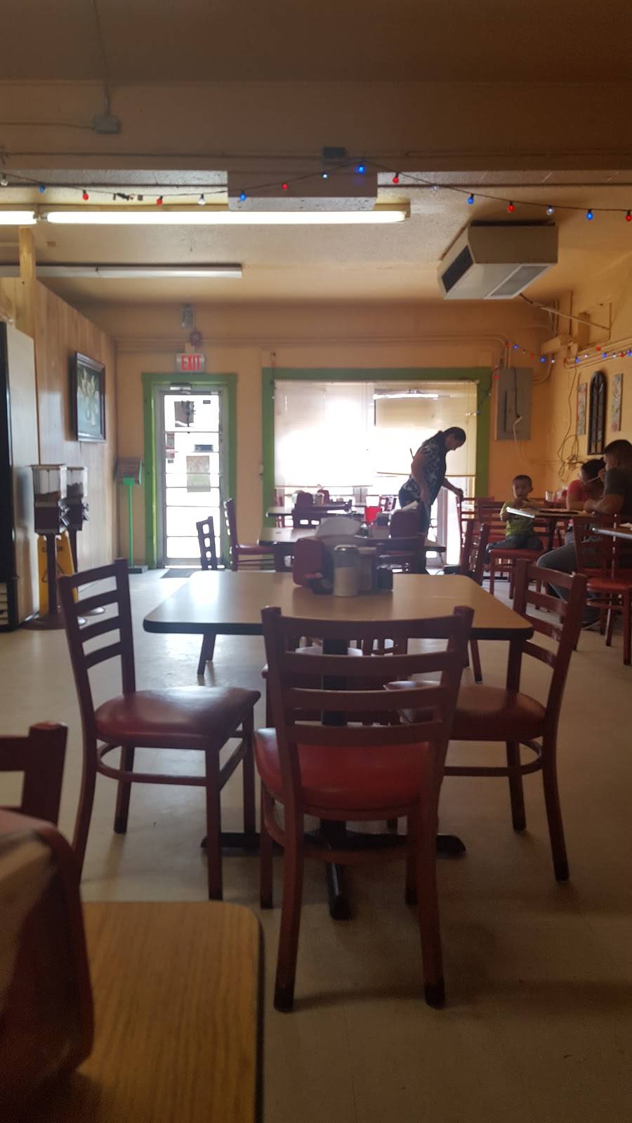 El Palacio | restaurant | 6737 S Flores St, San Antonio, TX 78221, USA | 2109216149 OR +1 210-921-6149