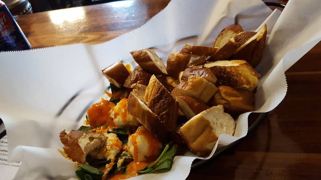 Mojos Bar & Grille | restaurant | 109 E Main St, Troy, OH 45373, USA | 9375529172 OR +1 937-552-9172