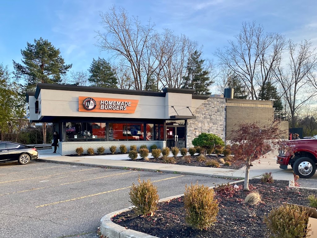 11/11 Burgers & Fries Novi | restaurant | 39601 Grand River Ave, Novi, MI 48375, USA | 2488121111 OR +1 248-812-1111