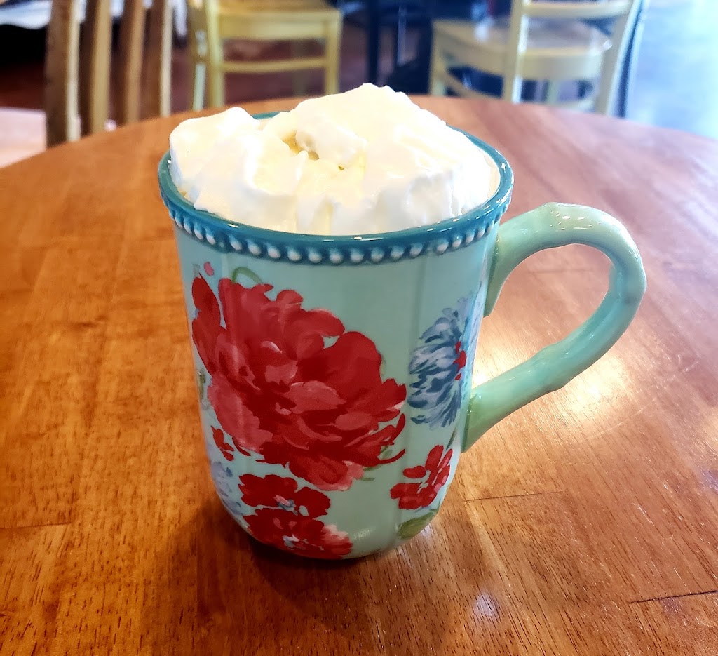 Albino Bee Love | cafe | 1000 5th St SE, Milaca, MN 56353, USA | 3209835556 OR +1 320-983-5556