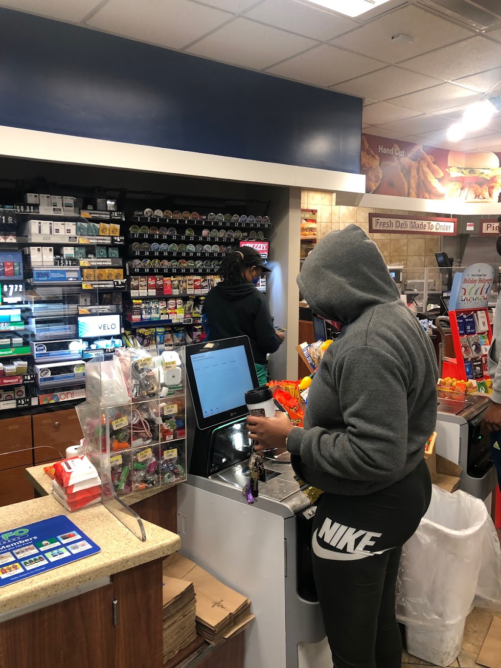 Royal Farms | meal takeaway | 4820 ODonnell St, Baltimore, MD 21224, USA | 4103874337 OR +1 410-387-4337