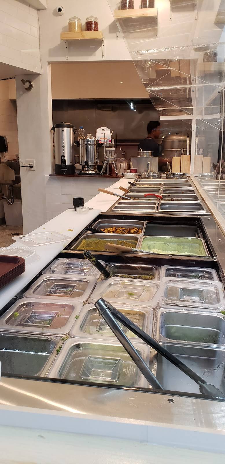 MOMO Factory | restaurant | 3202 N Broadway, Chicago, IL 60657, USA | 7736612970 OR +1 773-661-2970