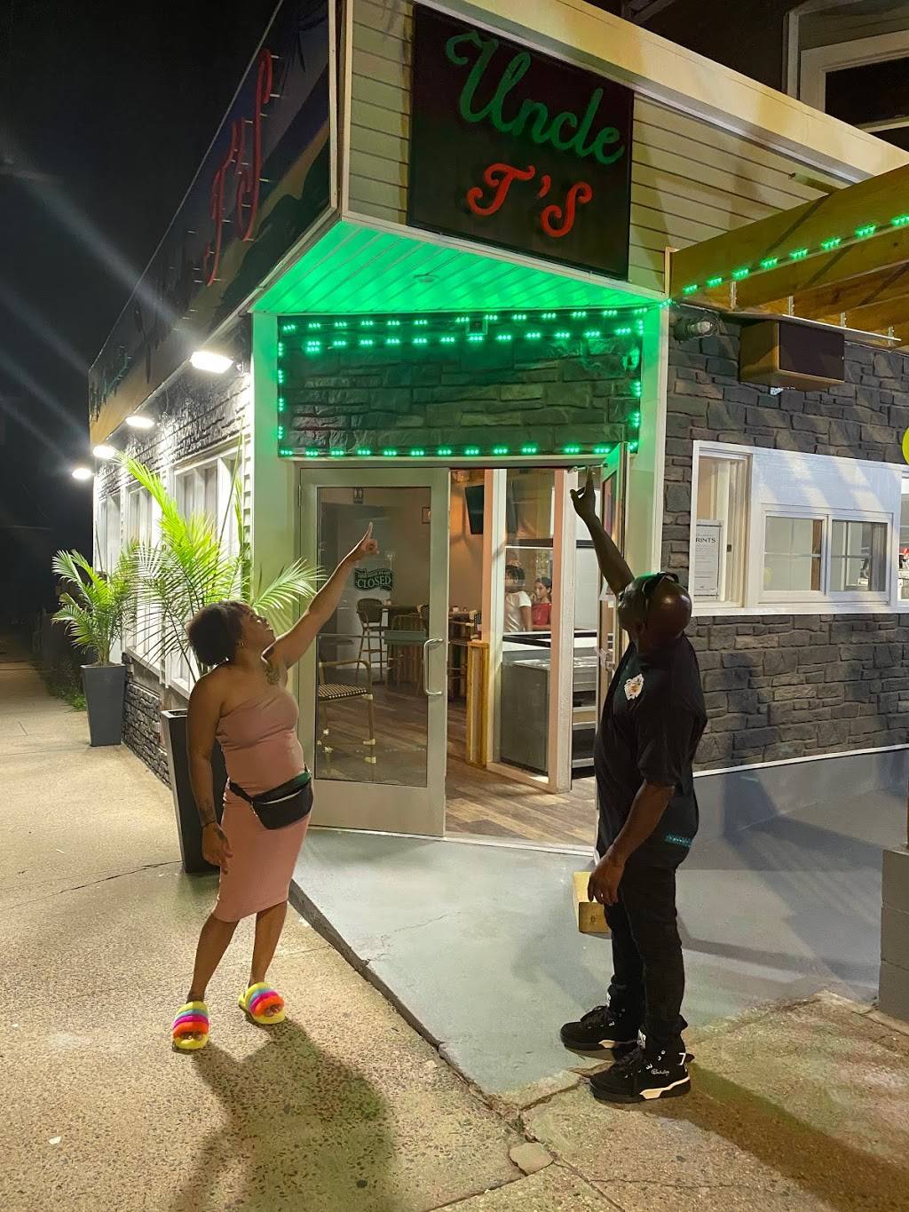 Uncle Ts Restaurant | restaurant | 573 N Main St, Waterbury, CT 06704, USA | 2037541834 OR +1 203-754-1834