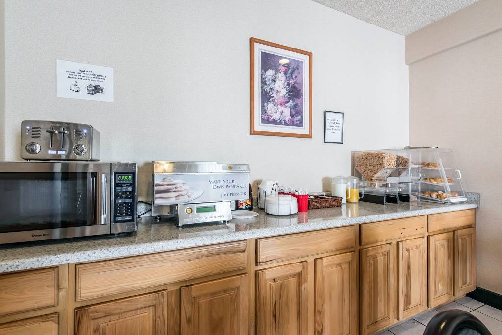 Econo Lodge Airport | restaurant | 6715 Panamint Ct, Colorado Springs, CO 80915, USA | 7196385800 OR +1 719-638-5800