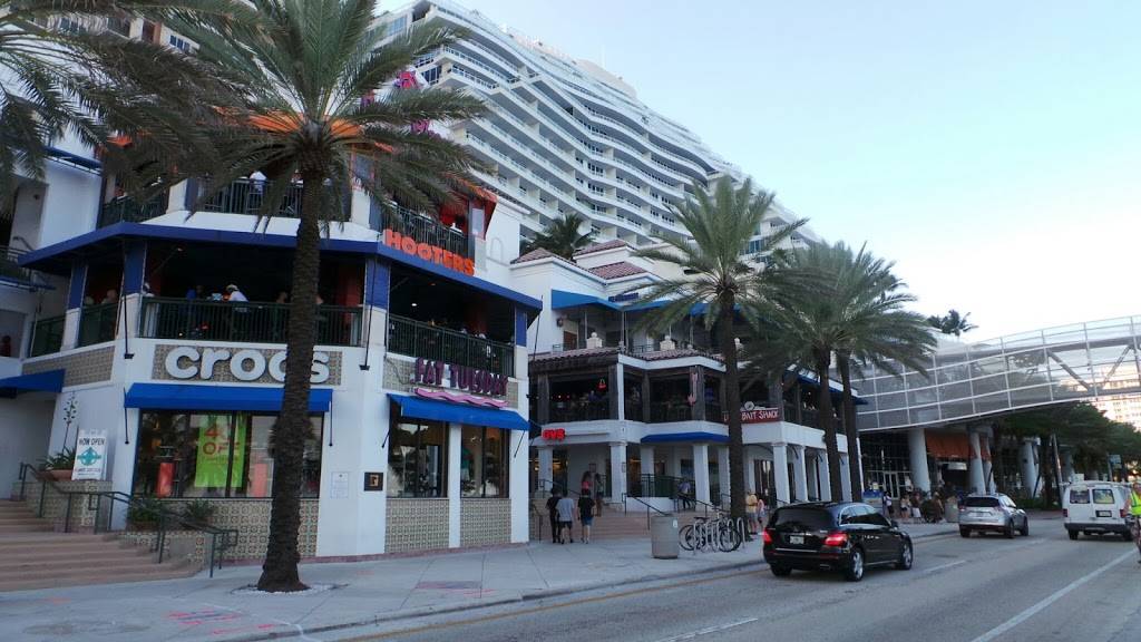 Hooters | meal takeaway | 17 S Atlantic Blvd Unit 304, Fort Lauderdale, FL 33316, USA | 9547670014 OR +1 954-767-0014