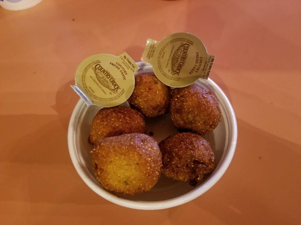 Log Cabin Barbecue | restaurant | 11672 Spotswood Trail, Elkton, VA 22812, USA | 5402899400 OR +1 540-289-9400