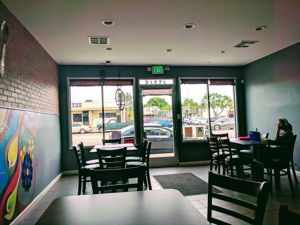 Velmas Cafe | restaurant | 13215 Paramount Blvd, South Gate, CA 90280, USA | 5623632575 OR +1 562-363-2575