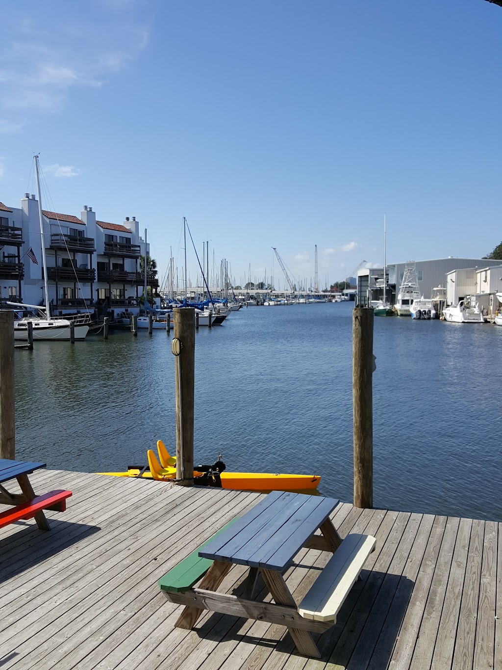 Brisbis Lakefront Restaurant & Bar | restaurant | 7400 Lakeshore Dr, New Orleans, LA 70124, USA | 5043044125 OR +1 504-304-4125