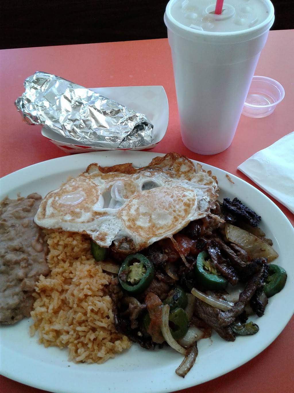 Antojitos El Tachu | restaurant | 18681 Valley Blvd, Bloomington, CA 92316, USA | 9092843612 OR +1 909-284-3612