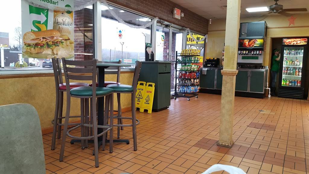 Subway | restaurant | 101 Waverly Plaza, Waverly, TN 37185, USA | 9312962962 OR +1 931-296-2962