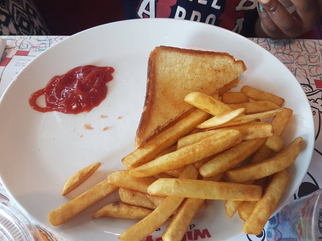 Wimpys Diner | restaurant | 2000 Appleby Line f4, Burlington, ON L7L 6M6, Canada | 9053320606 OR +1 905-332-0606