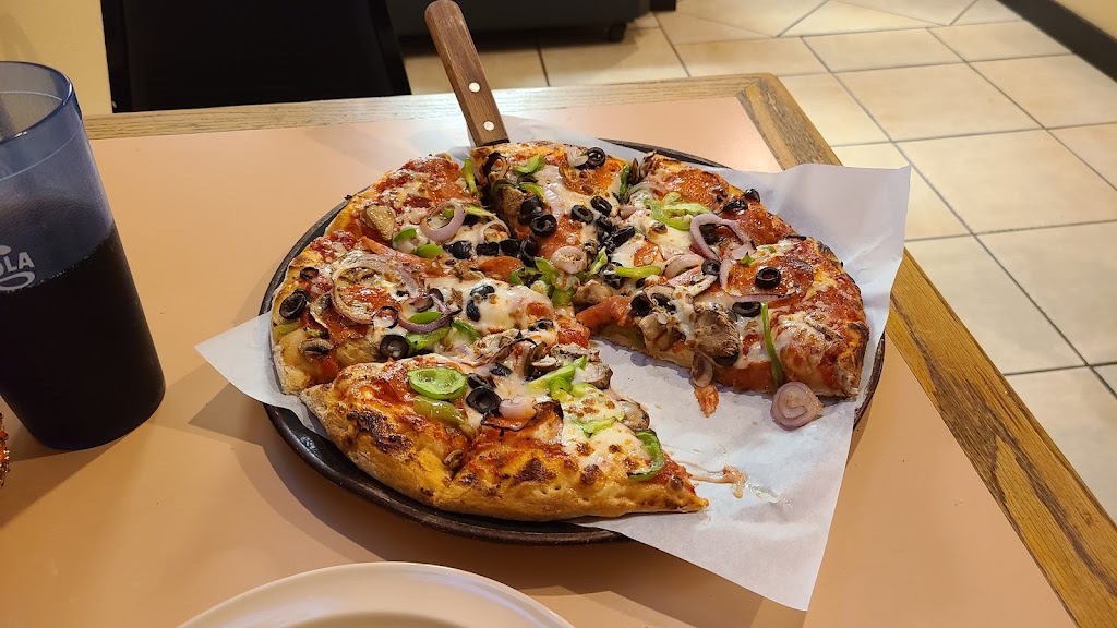 Goobs Pizza | restaurant | 211 S Mountain Ave, Springerville, AZ 85938, USA | 9283331502 OR +1 928-333-1502