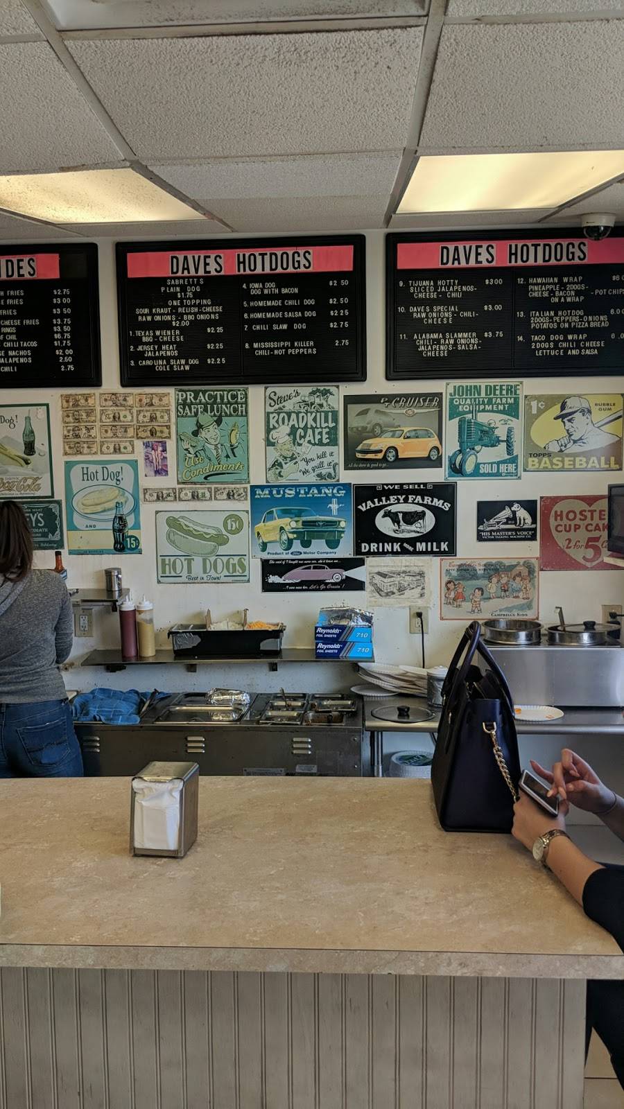 Daves Hot Dogs | restaurant | 323 S Pine Ave, South Amboy, NJ 08879, USA | 7323169600 OR +1 732-316-9600