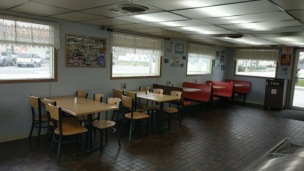 Staggs Dairy Treats & Restaurant | restaurant | 1010 W 3rd St, Rushville, IN 46173, USA | 7659383251 OR +1 765-938-3251