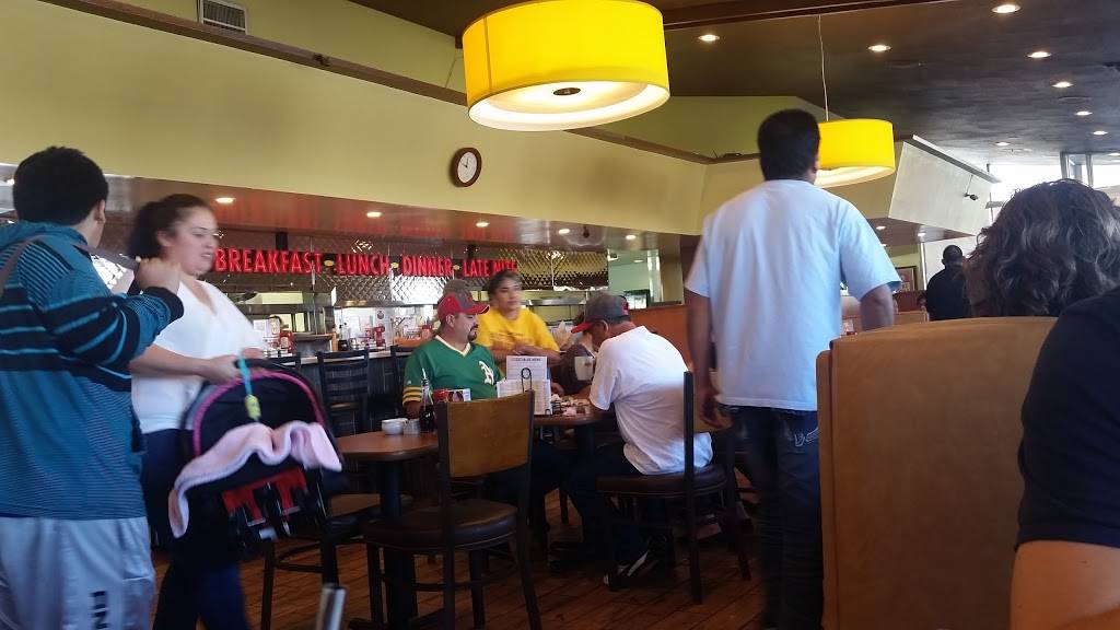 Dennys | restaurant | 1000 W Steele Ln, Santa Rosa, CA 95403, USA | 7075446880 OR +1 707-544-6880