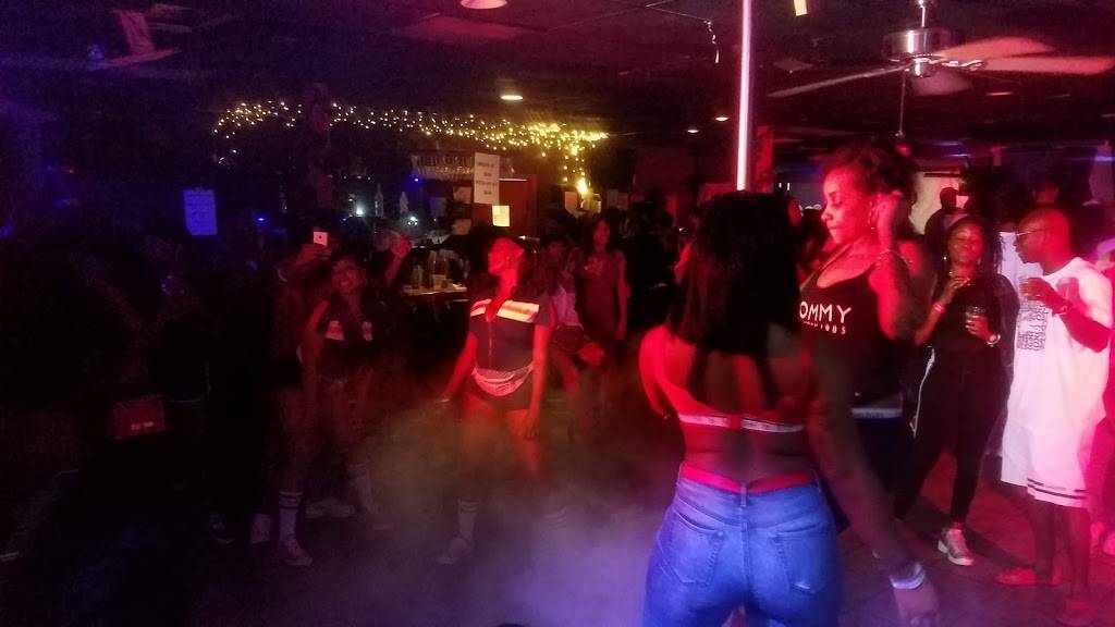 Ritzy Lounge | restaurant | 11414 Abercorn St, Savannah, GA 31419, USA | 9122728115 OR +1 912-272-8115