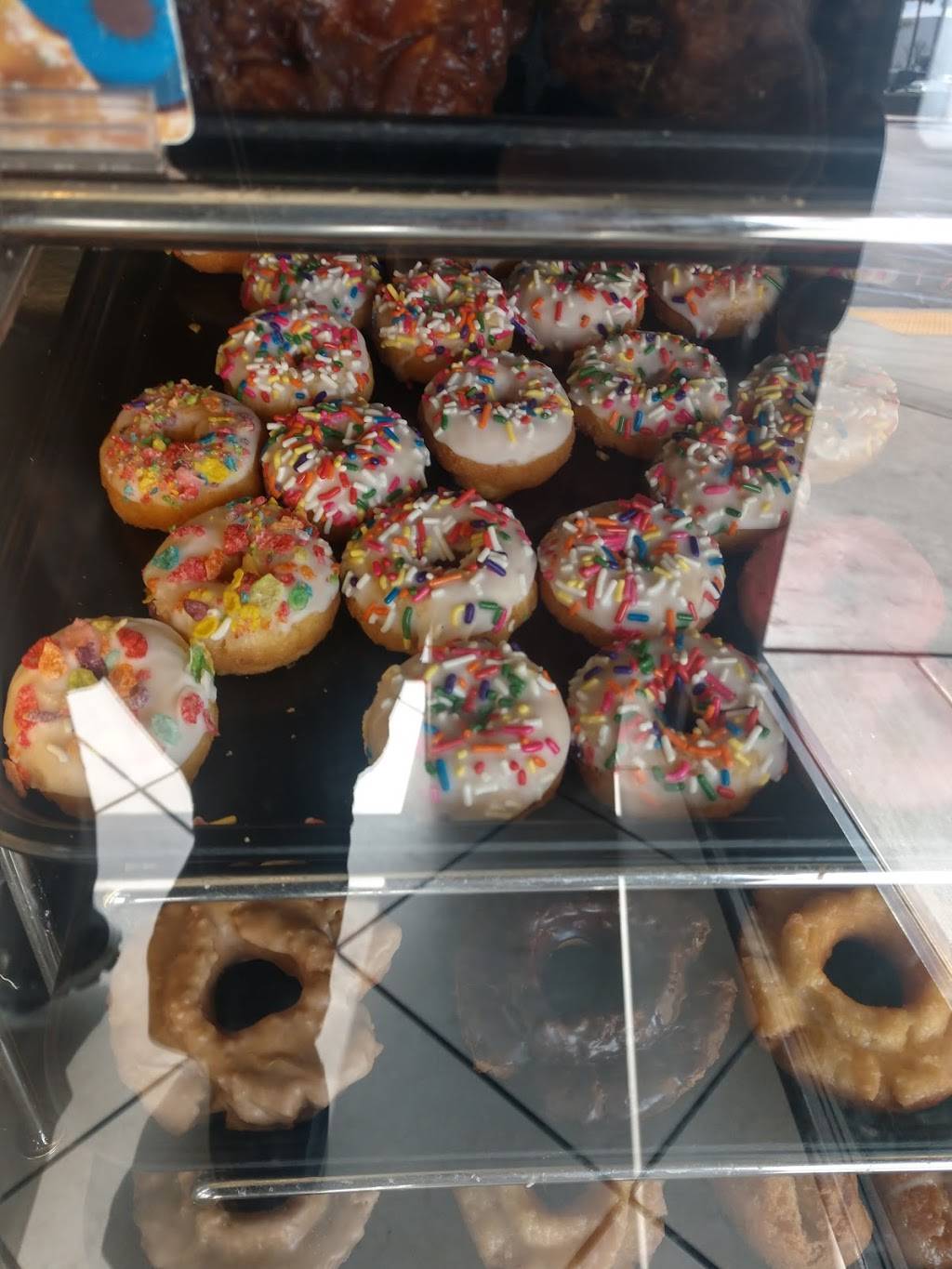 Yum Yum Donuts | cafe | 6411 E Spring St, Long Beach, CA 90808, USA | 5624259468 OR +1 562-425-9468