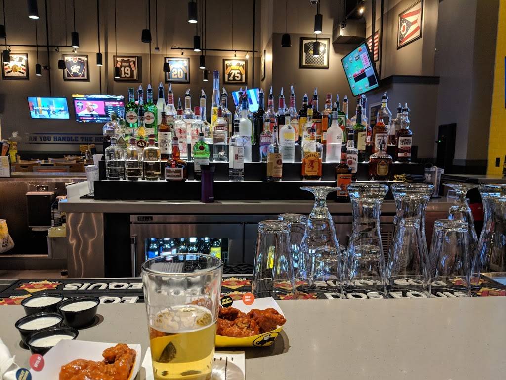 Buffalo Wild Wings | restaurant | 6710 Central Ave, Toledo, OH 43617, USA | 4198432400 OR +1 419-843-2400
