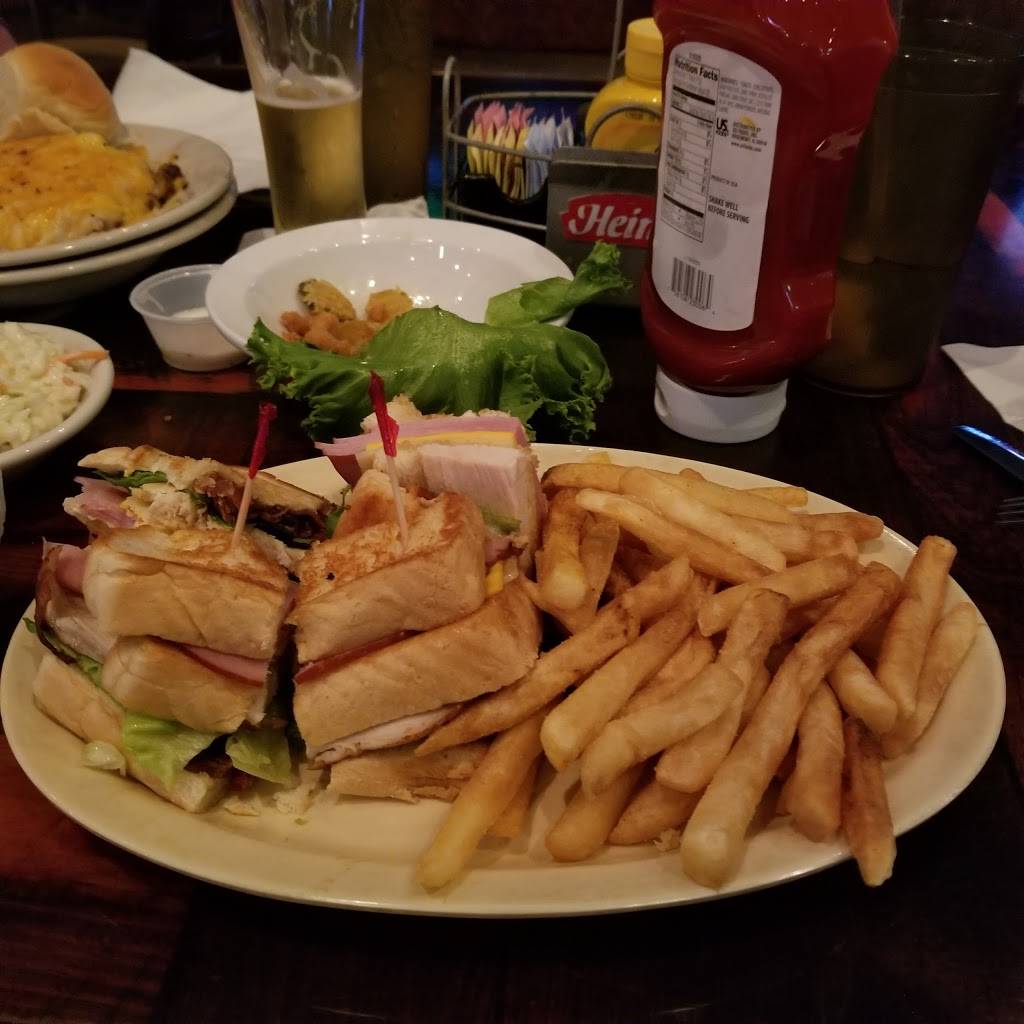 McCalls Tavern | restaurant | 997 Alverez Ave, Lady Lake, FL 32159, USA | 3527509441 OR +1 352-750-9441