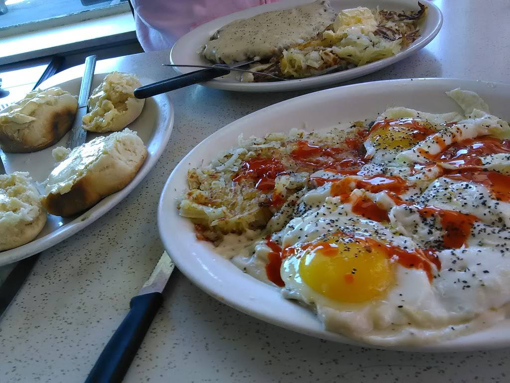 Carlos Country Kitchen | restaurant | 90 College Ave, Santa Rosa, CA 95401, USA | 7075699734 OR +1 707-569-9734