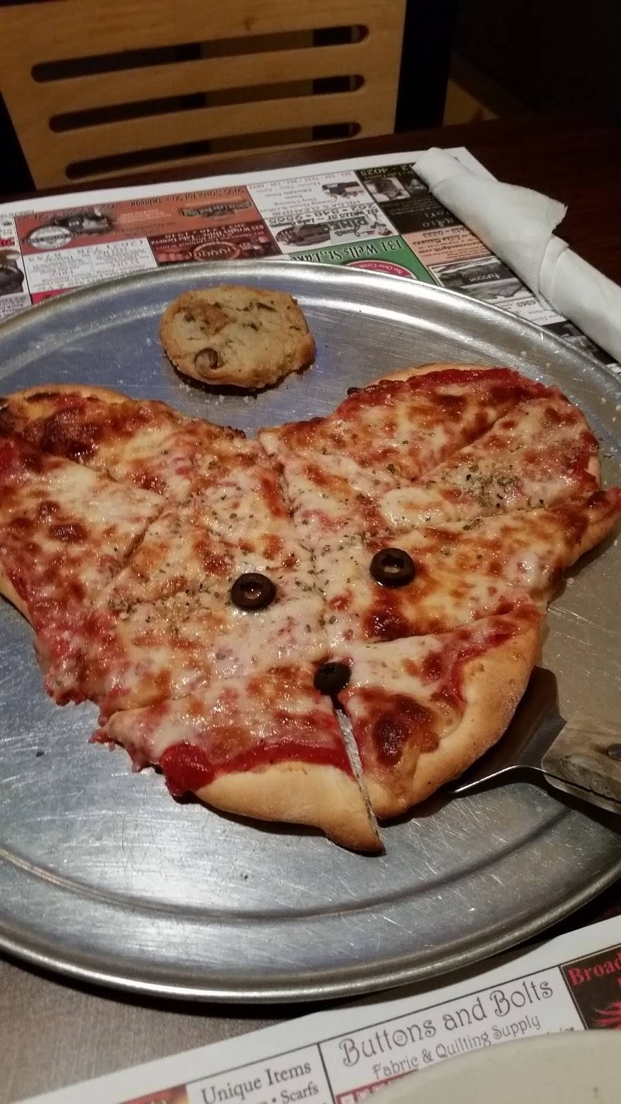 Mama Ciminos Pizza | restaurant | 131 N Wells St, Lake Geneva, WI 53147, USA | 2623489077 OR +1 262-348-9077