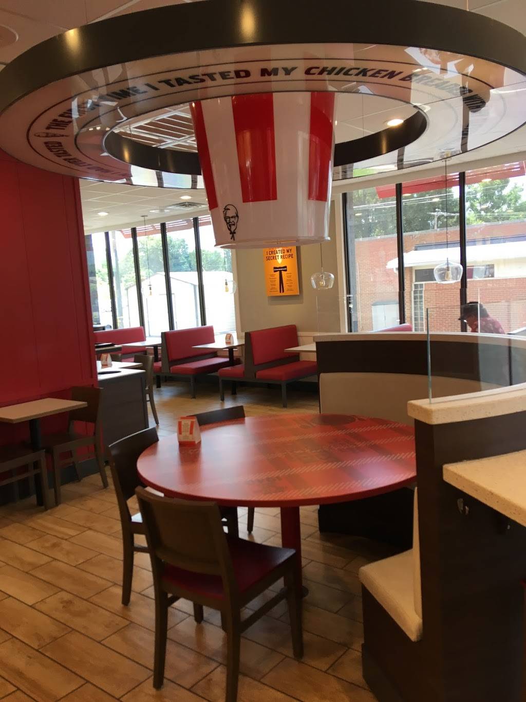 KFC | restaurant | 5209 Williamson Rd, Roanoke, VA 24012, USA | 5403623187 OR +1 540-362-3187