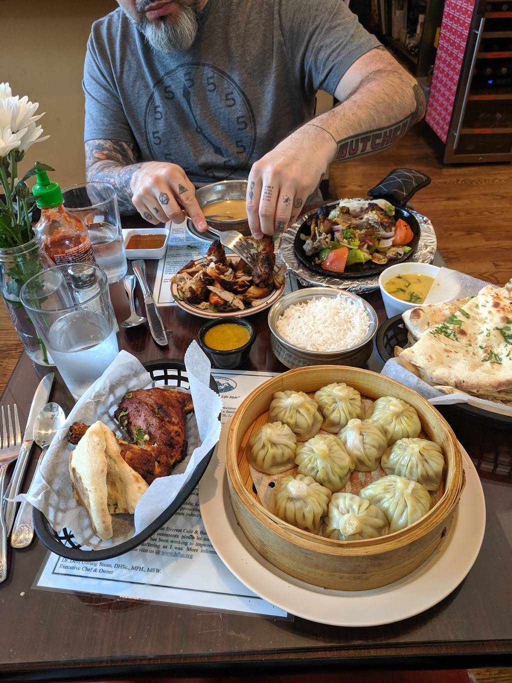 Everest Cafe & Bar | restaurant | 4145 Manchester Ave, St. Louis, MO 63110, USA | 3145314800 OR +1 314-531-4800