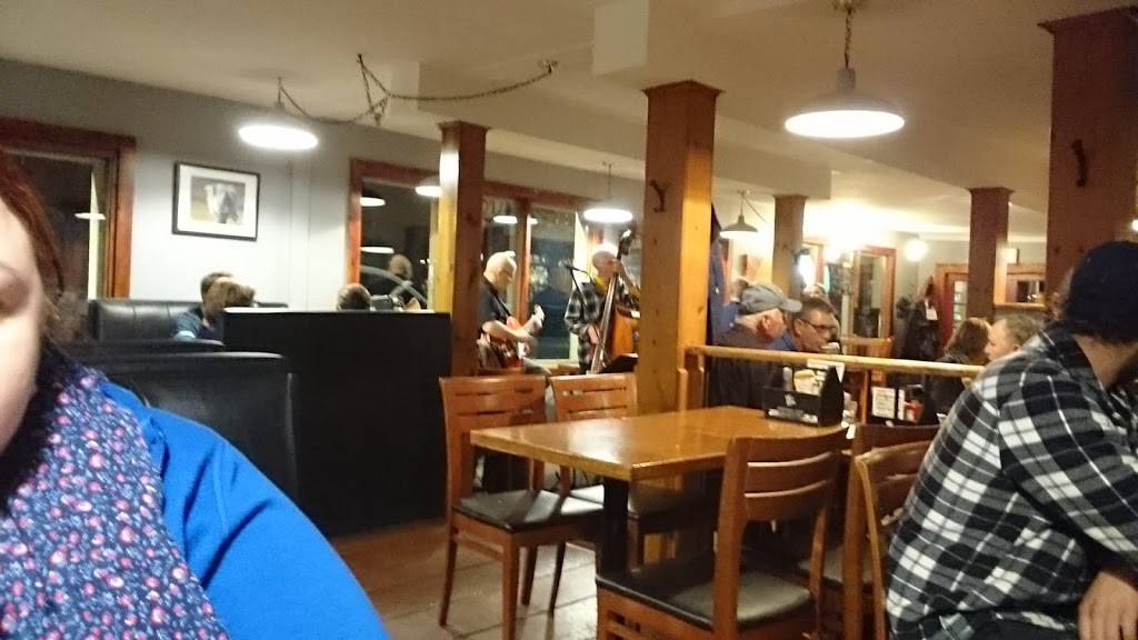 Canoe & Paddle | restaurant | 18 Bridge St, Lakefield, ON K0L 2H0, Canada | 7056511111 OR +1 705-651-1111