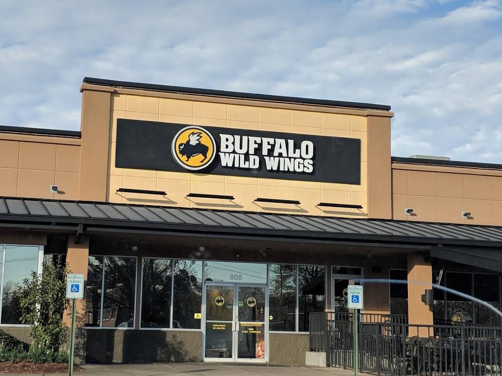 Buffalo Wild Wings | meal takeaway | 808 Lake Harbour Dr, Ridgeland, MS 39157, USA | 6018560789 OR +1 601-856-0789