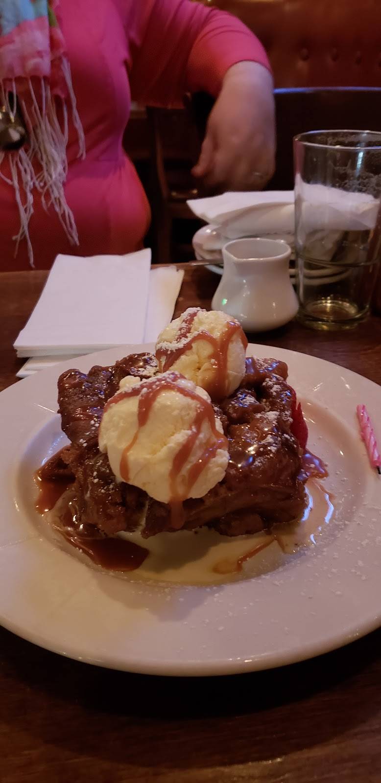 The Galway Arms | restaurant | 2442 N Clark St, Chicago, IL 60614, USA | 7734725555 OR +1 773-472-5555