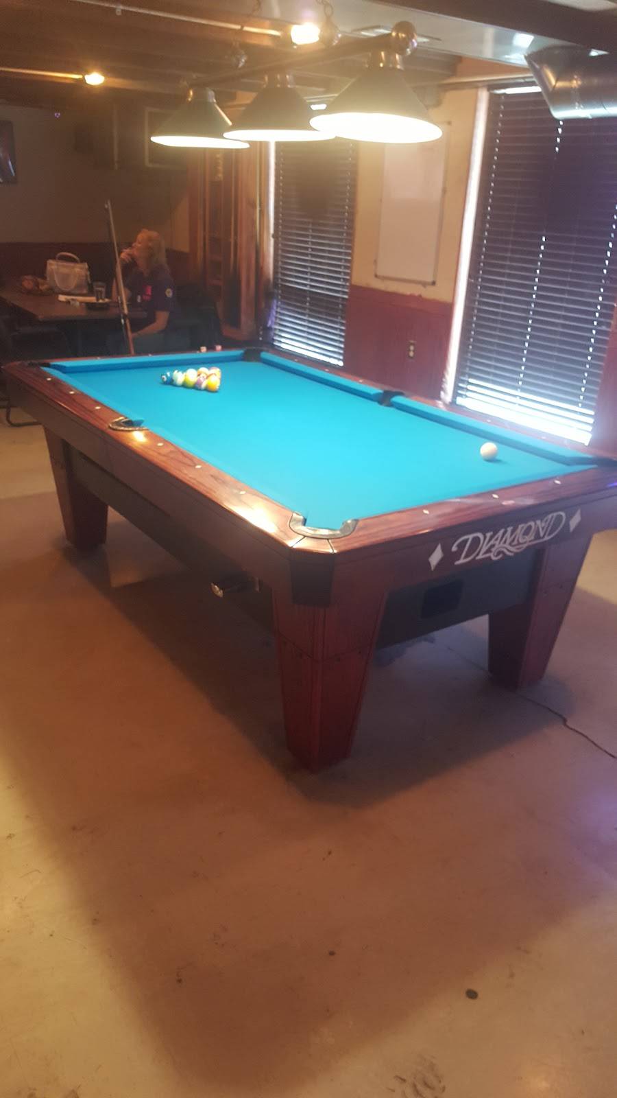 Bobs Lounge | restaurant | 907 N Fares Ave, Evansville, IN 47711, USA | 8124254929 OR +1 812-425-4929