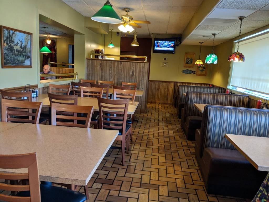 Mill Creek Charlies | restaurant | 3801 M-140, Watervliet, MI 49098, USA | 2694634212 OR +1 269-463-4212