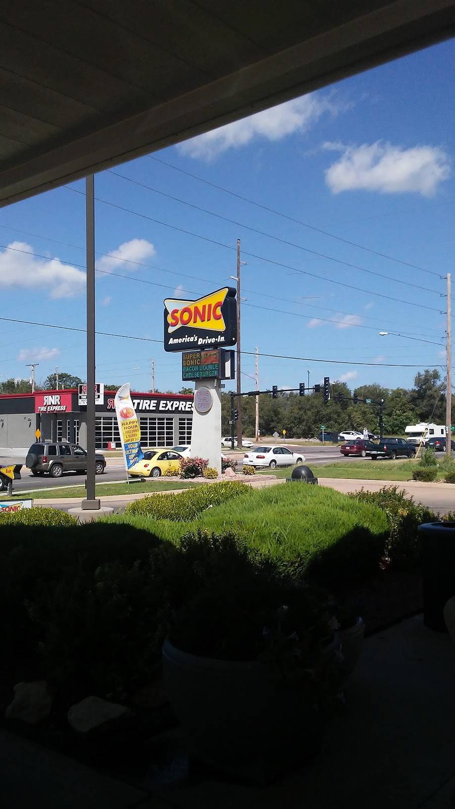 Sonic Drive-In | restaurant | 110 S West St, Wichita, KS 67213, USA | 3169423766 OR +1 316-942-3766