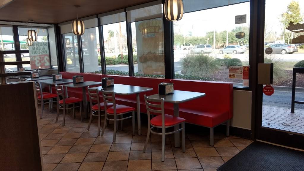 Hardees | restaurant | 10005 Dorchester Rd, Summerville, SC 29485, USA | 8438735740 OR +1 843-873-5740