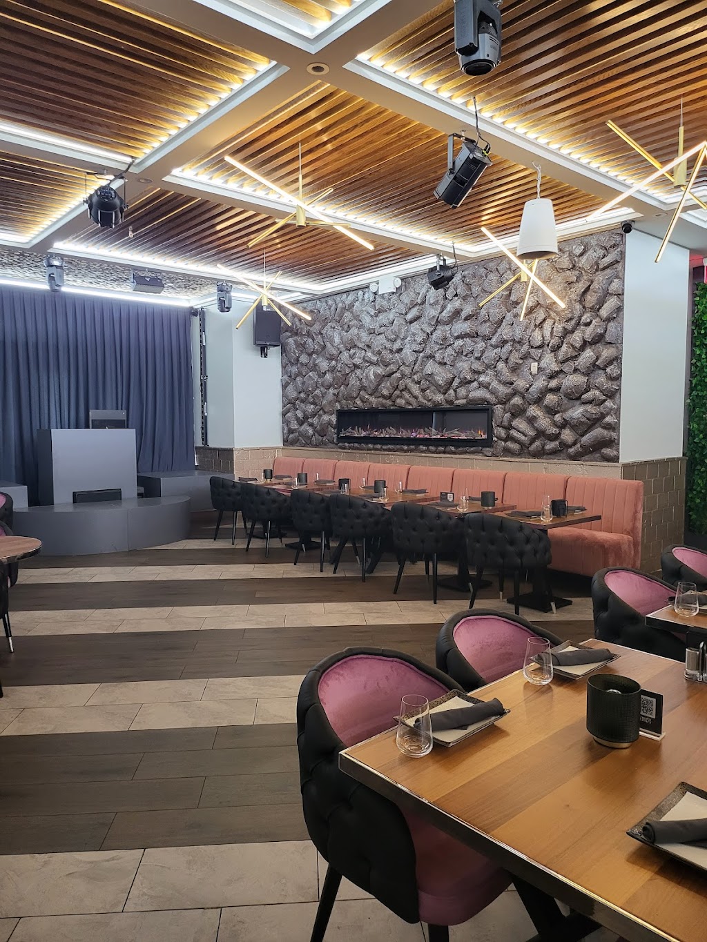 SILK Restaurant & Lounge | restaurant | 222 Avenue U, Brooklyn, NY 11223, USA | 7183772222 OR +1 718-377-2222