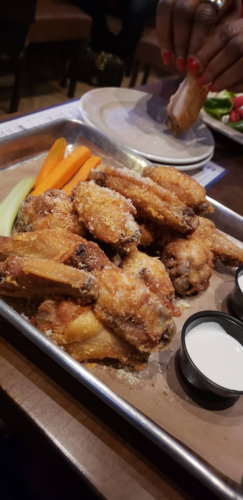 Bobby Vs Restaurant & Sports Bar | restaurant | 268 Atlantic St, Stamford, CT 06901, USA | 2038834320 OR +1 203-883-4320