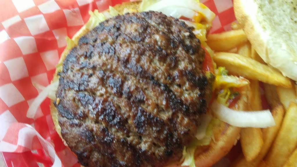 Scotts Pizza Burger | restaurant | 286 Main St N, Mount Forest, ON N0G 2L2, Canada | 5193234555 OR +1 519-323-4555