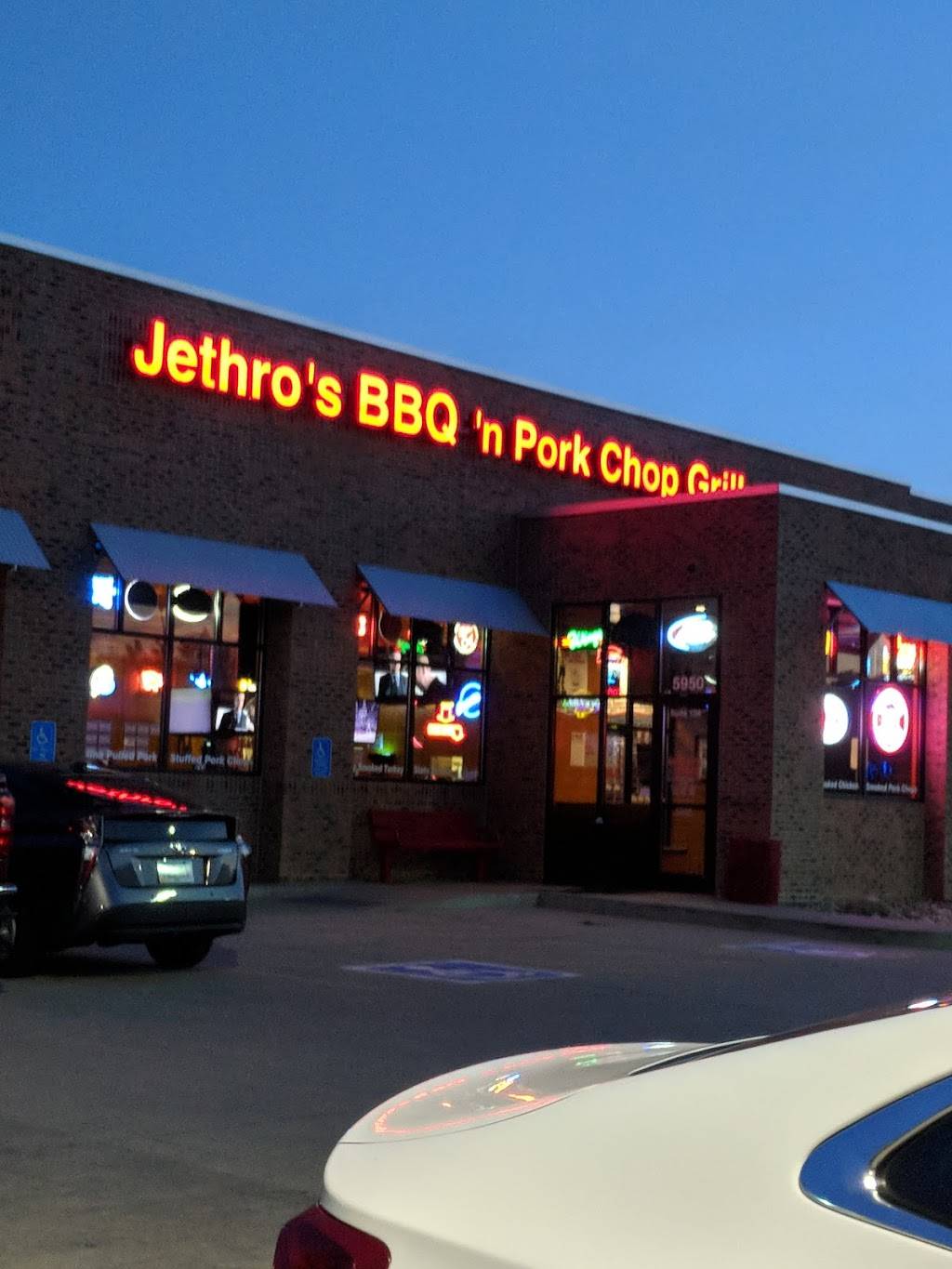 Jethros BBQ n Pork Chop Grill | restaurant | 5950 NW 86th St, Johnston, IA 50131, USA | 5154214848 OR +1 515-421-4848