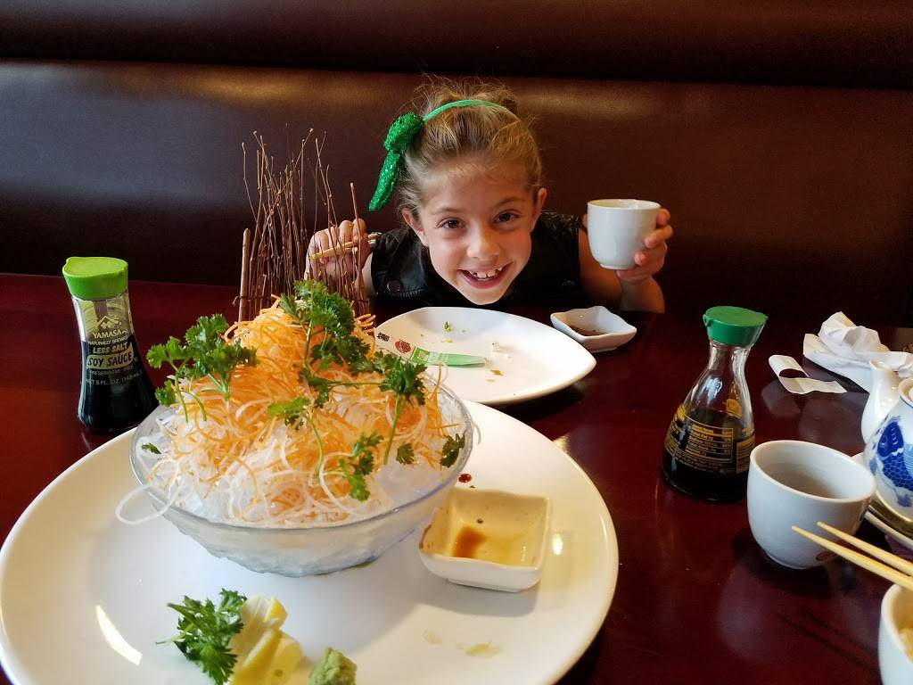 Chens | restaurant | 310 N Hanover St, Carlisle, PA 17013, USA | 7172581238 OR +1 717-258-1238