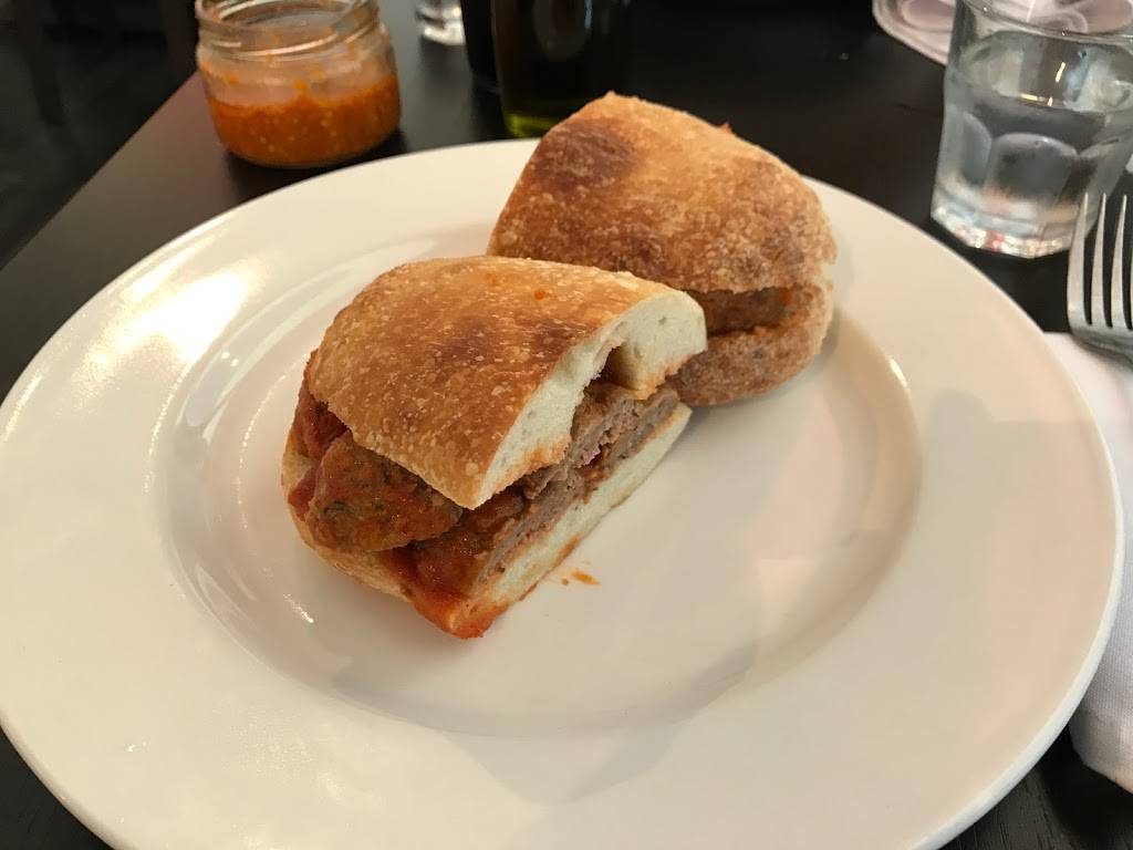 La Bella Italia | restaurant | 9300 Keele St #6, Maple, ON L6A 1P4, Canada | 9058322833 OR +1 905-832-2833