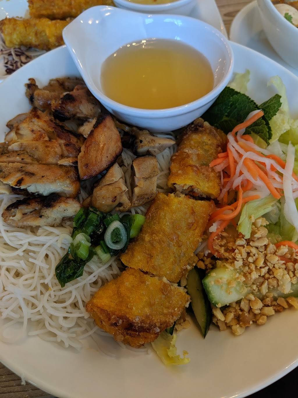 Southeast Mango Viet - Thai Cuisine | restaurant | 5019 Spectrum Way Unit A3, Mississauga, ON L4W 0E4, Canada | 9052821111 OR +1 905-282-1111