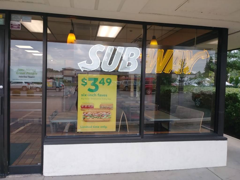 Subway Restaurants | restaurant | 822 Ogden Avenue, Unit 9, St James Crossing Shopping Cnt, Westmont, IL 60559, USA | 6304550441 OR +1 630-455-0441