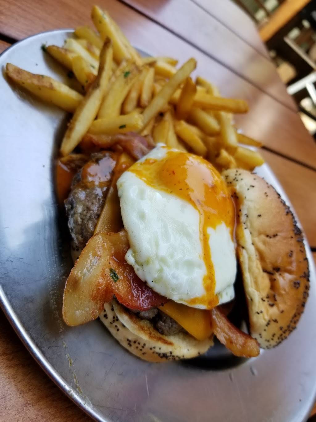 Eureka! | restaurant | 580 W 1st St, Claremont, CA 91711, USA | 9094458875 OR +1 909-445-8875