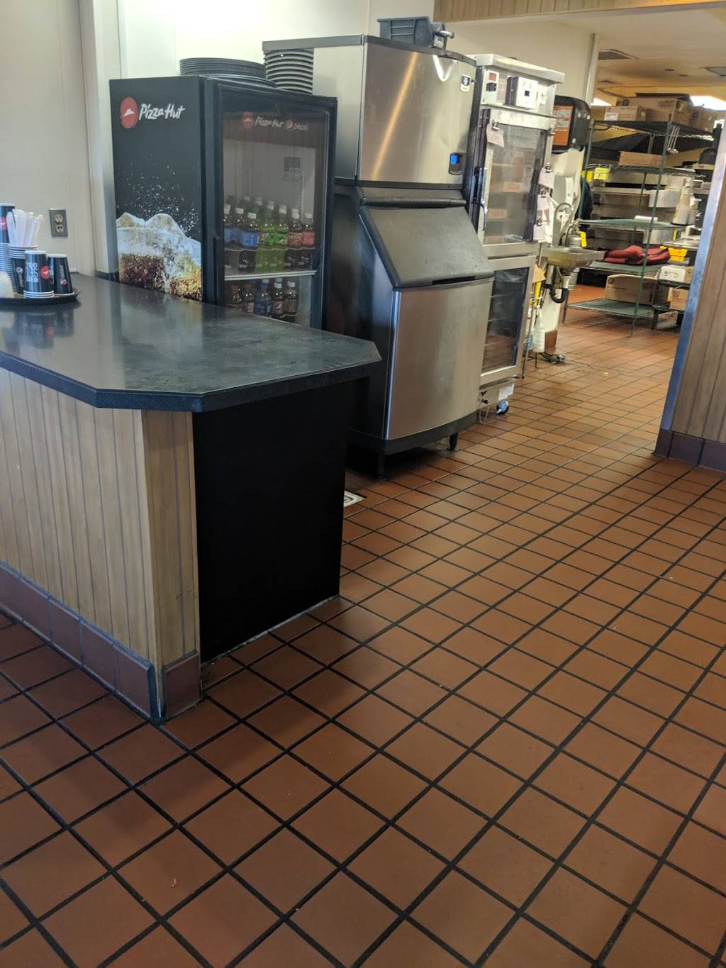 Pizza Hut | meal takeaway | 2255 N Main St, Longmont, CO 80501, USA | 3037763316 OR +1 303-776-3316