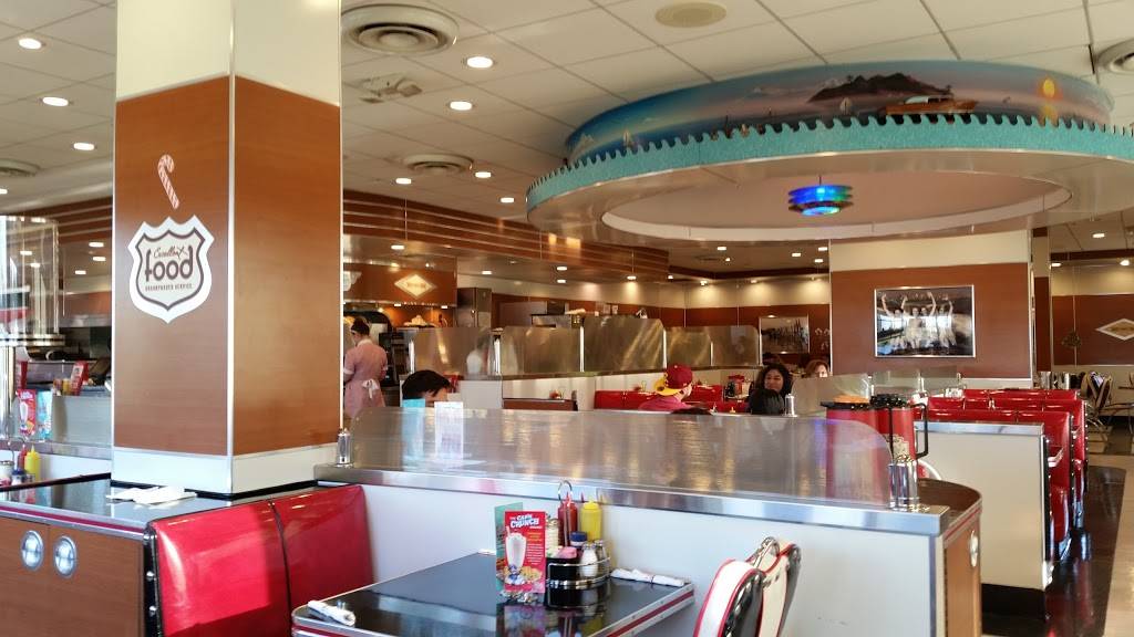 Rubys Diner | restaurant | 6405 Pacific Coast Hwy, Long Beach, CA 90803, USA | 5625961914 OR +1 562-596-1914