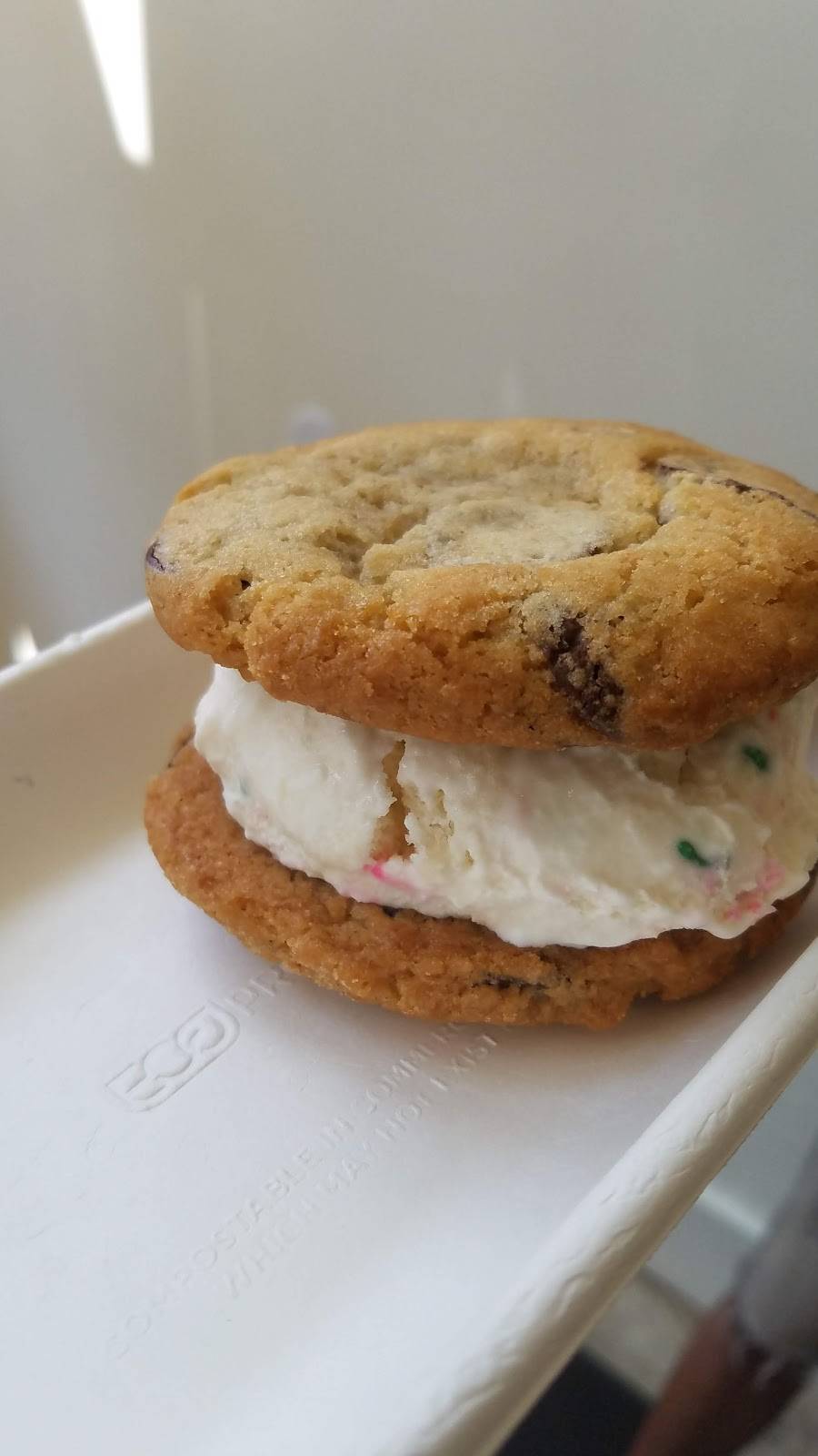 Scoop | restaurant | 403 Strawberry St, Richmond, VA 23220, USA | 8049184455 OR +1 804-918-4455