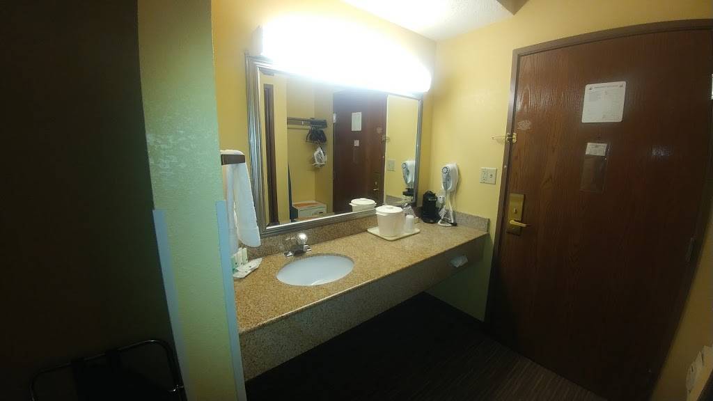 Quality Inn & Suites | restaurant | 1805 Airport Exchange Blvd, Erlanger, KY 41018, USA | 8597460300 OR +1 859-746-0300